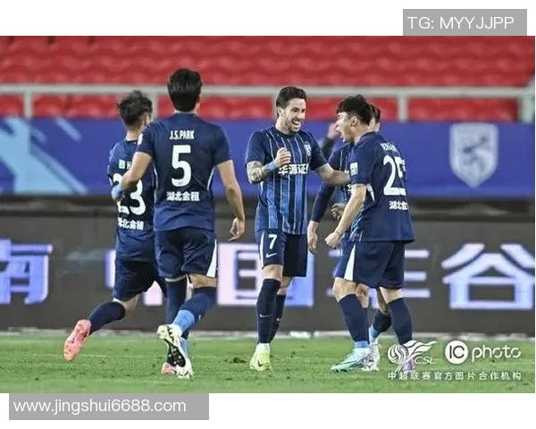 武汉足球队比赛经验引发热议球迷观点分歧引关注